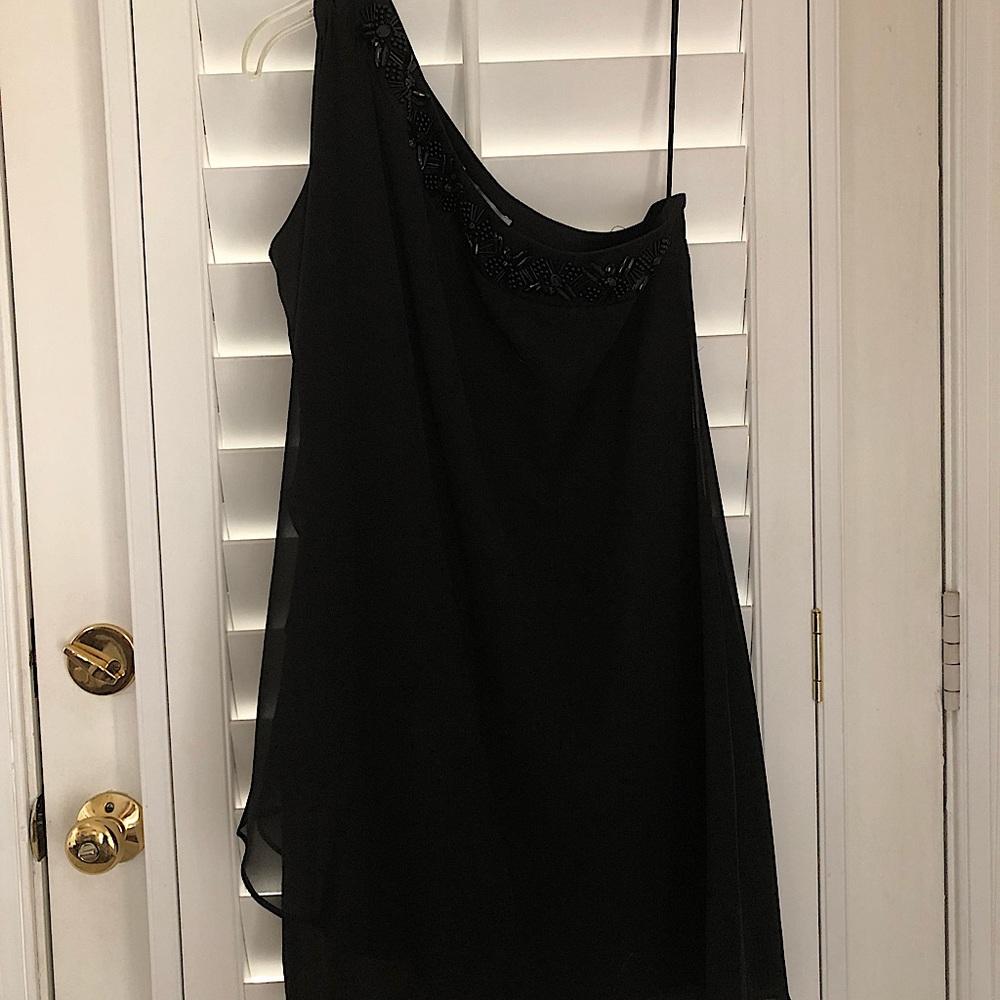 MAXandCLEO size 2 black one-shoulder dress